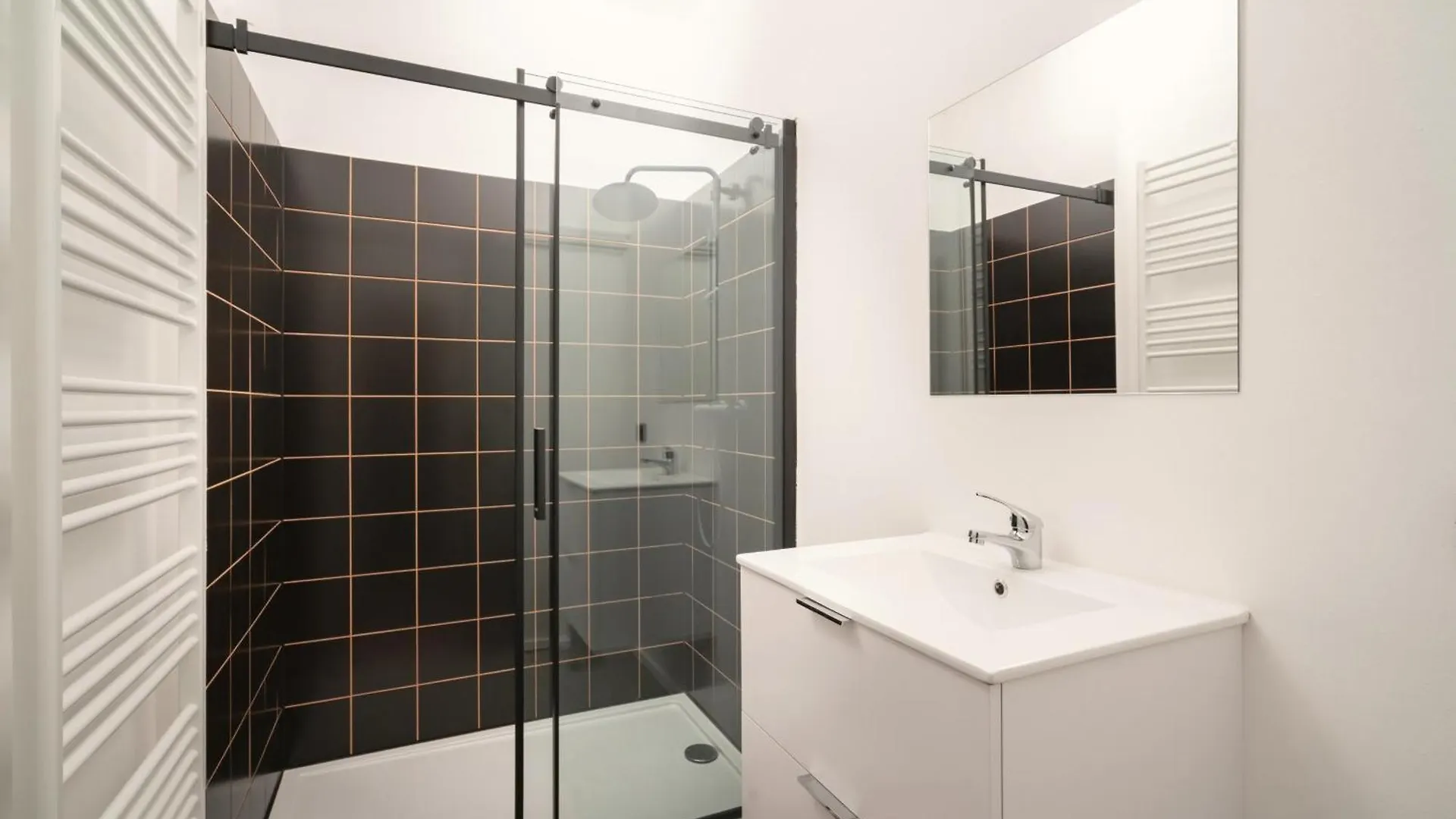 Two-Bedroom Apartments In The Heart Of Antverpy