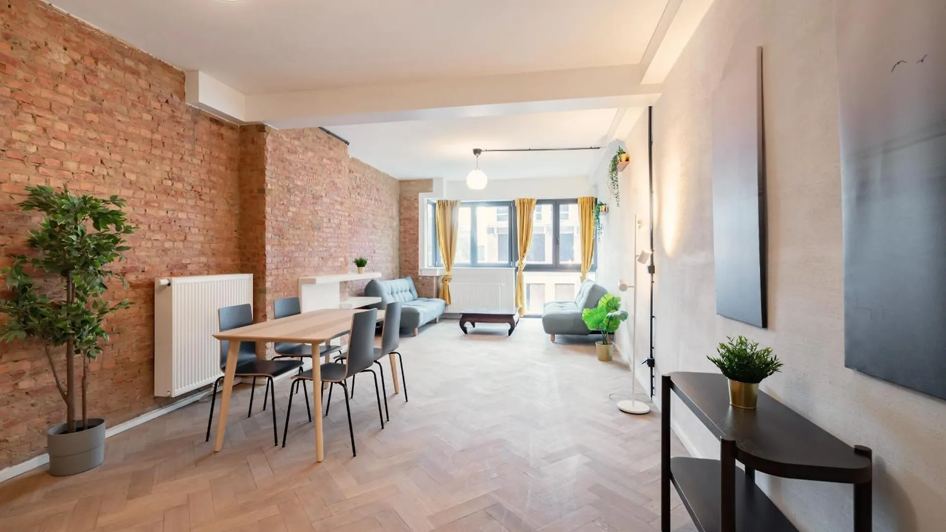 Two-Bedroom Apartments In The Heart Of Antverpy 0*,